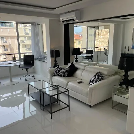 Est Croisette Apartman *