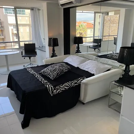 Ibis Croisette * كان