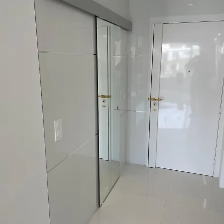 Ibis Croisette * كان